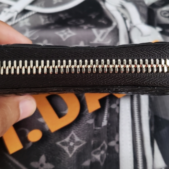 Gucci Genuine Crocodile Zippy Card Case - Picture 9 of 13